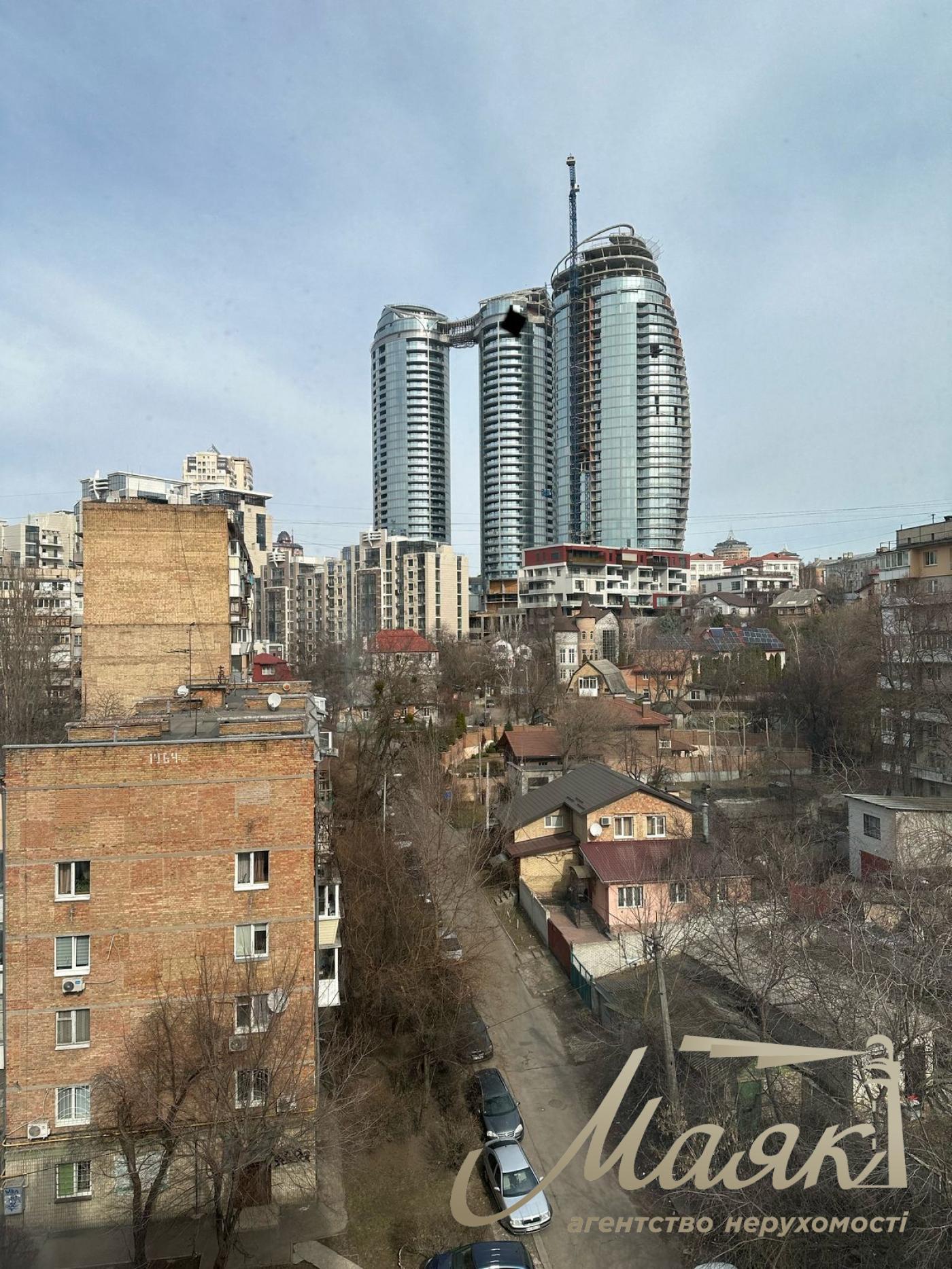 Selling a plot of land for construction in the center of Kiev. Pechersk.