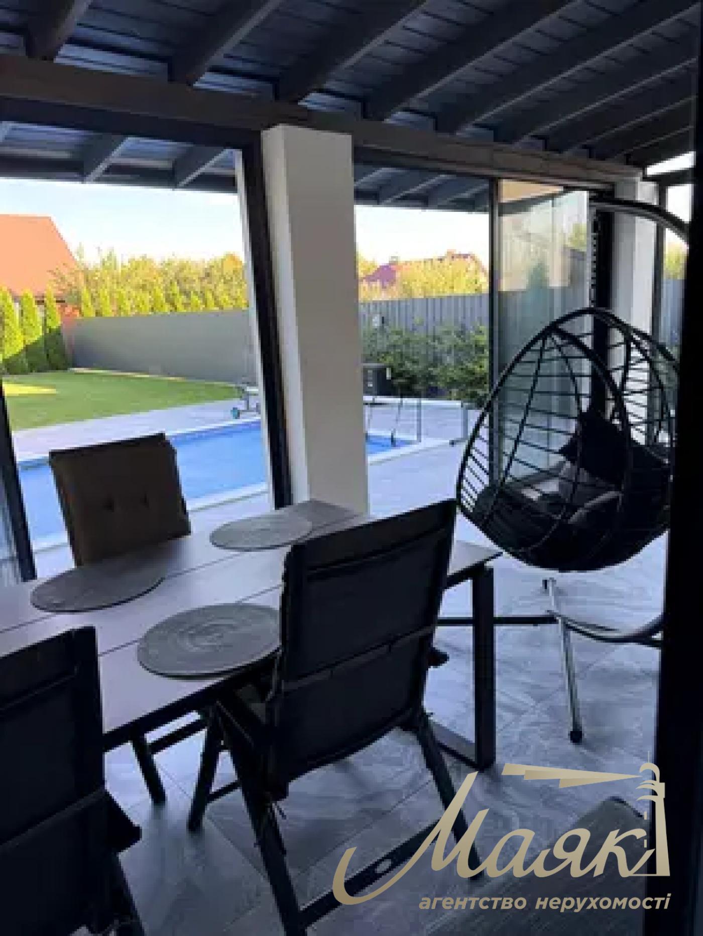 Продаж будинку з новим ремонтом 145м2, терасою та басейном у Глевасі