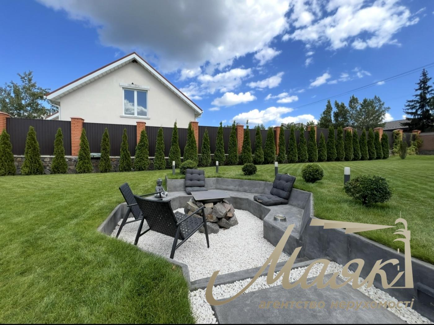 House for sale with designer renovation 356m2 in Ivankovichi