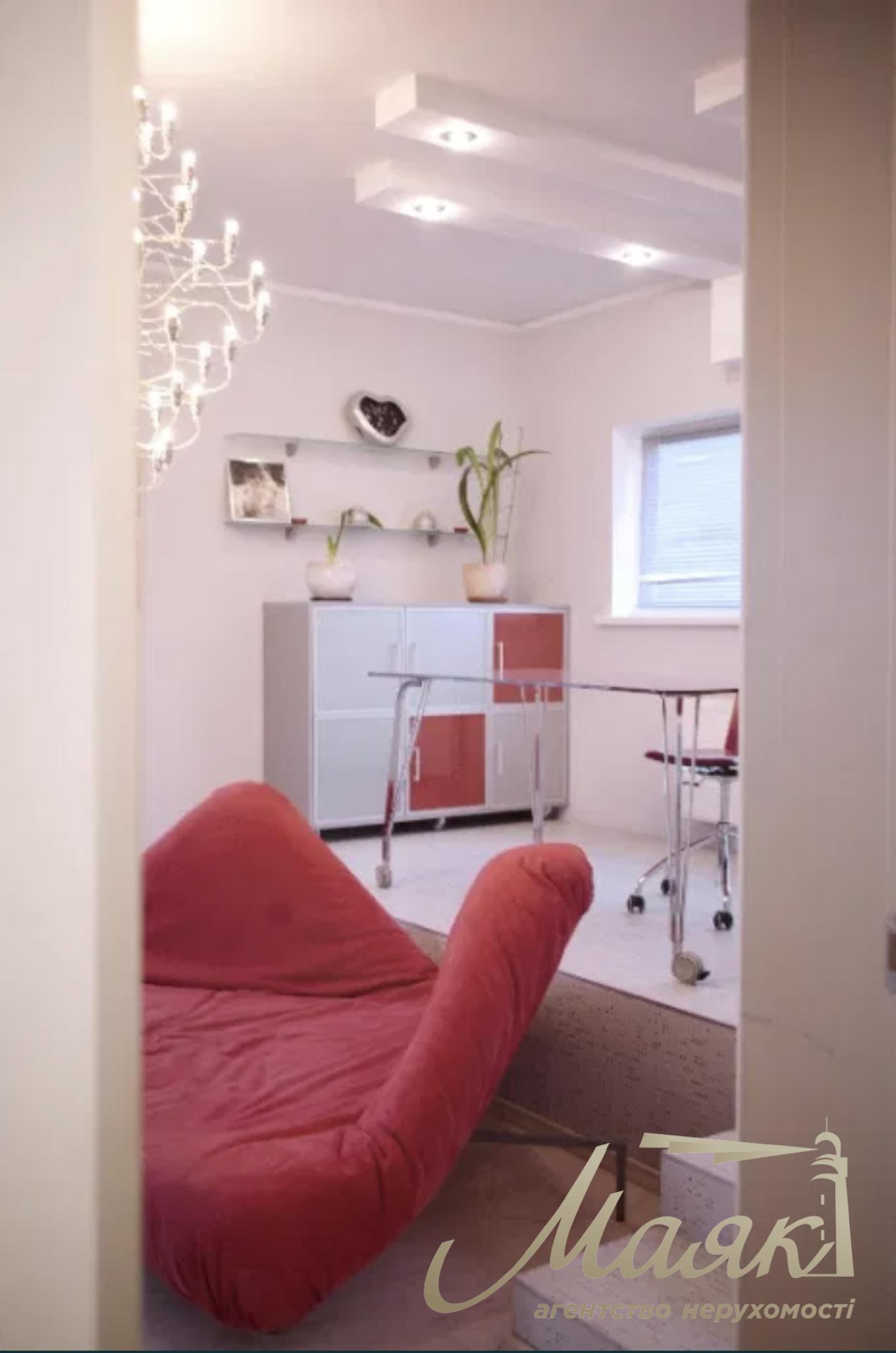 Продаж 2-х поверхового будинку 250 м², Хотів