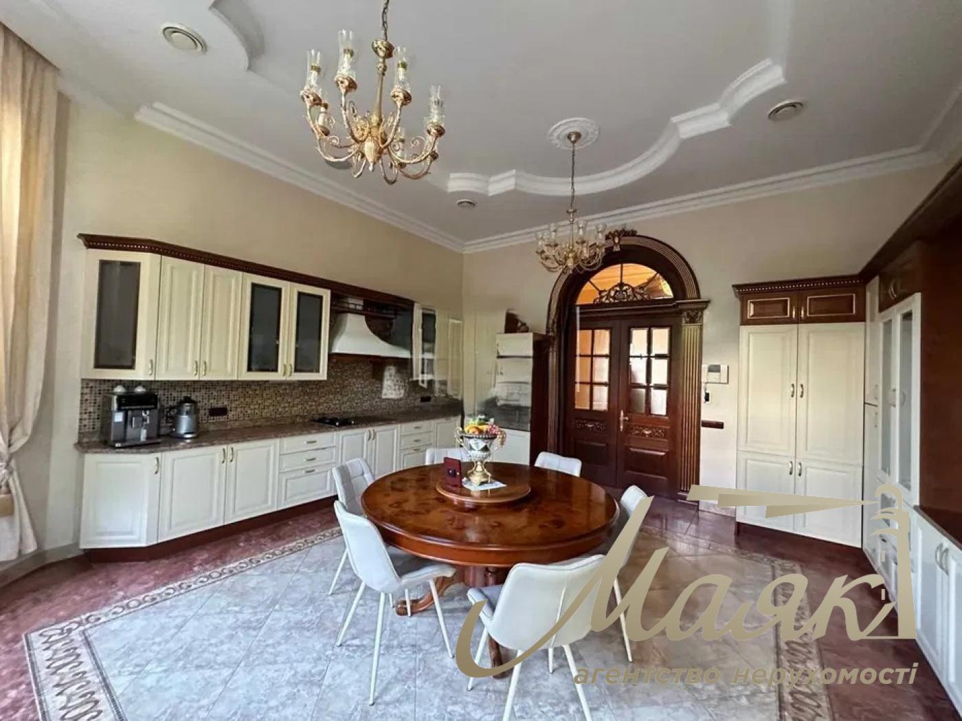 We offer for sale VIP-house in the cottage town "Golden Gate" (Koncha-Zaspa), Obukhovsky district.