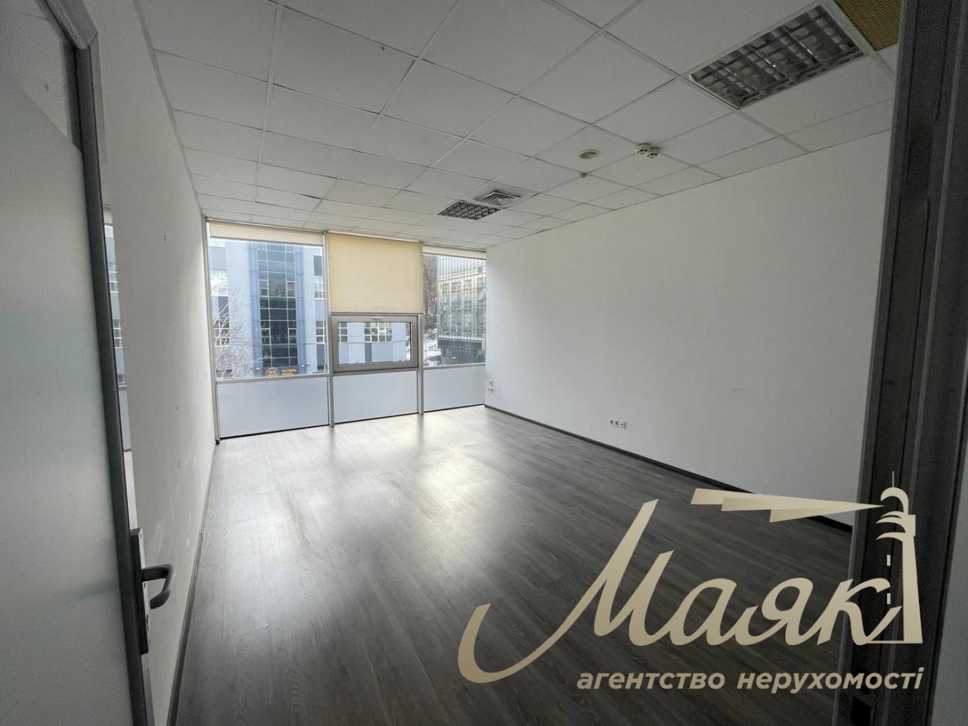 Оренда офісу 450м2 у бізнес центрі, Протасів Яр, метро Олімпійська