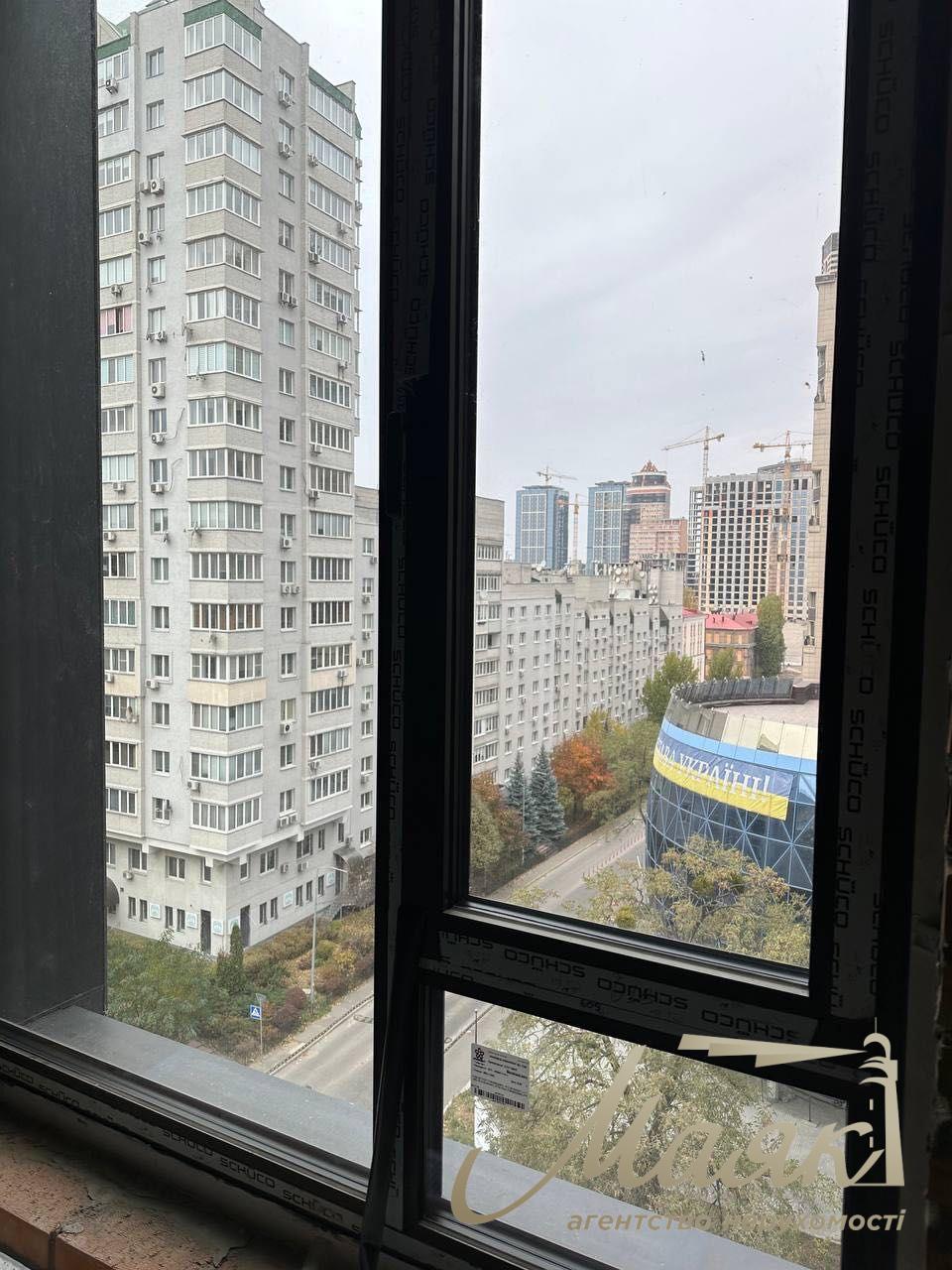 Продажа квартиры 100 кв.м. без ремонта в ЖК Тriiinity