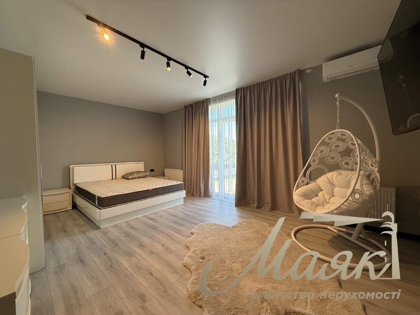 Оренда 3-поверхового таунхауса площею 220 м², Козин, КГ Montana Village