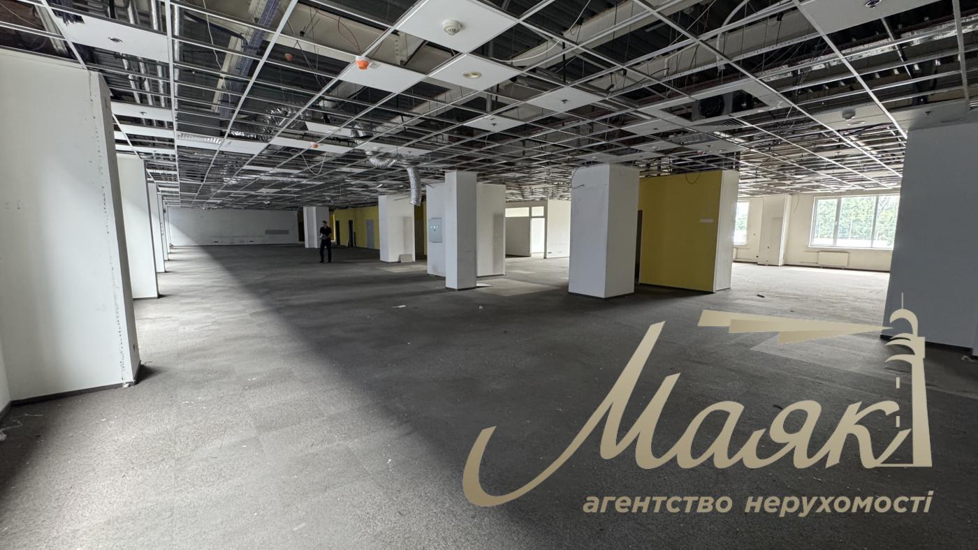 Rent an open space office1500 m2 in Obolon, Lugovaya, office center