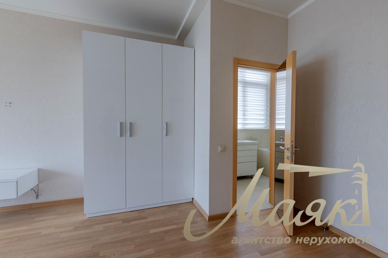 Продаж 4-кімнатної квартири в ЖК "Новопечерські Липки" Адреса: вул. О. Верхогляда (Драгомирова), 16, Печерський район.