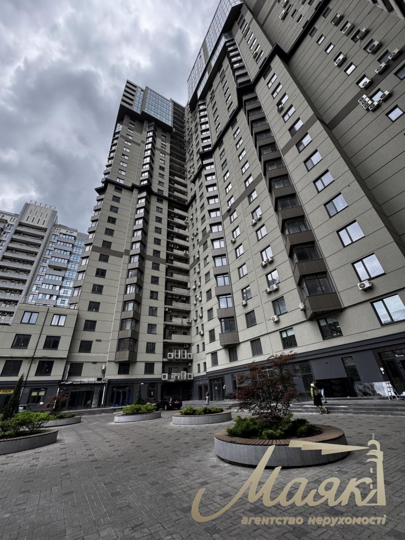 Rent 3 bedroom apartment in LCDDelmar, 90m, Pechersk