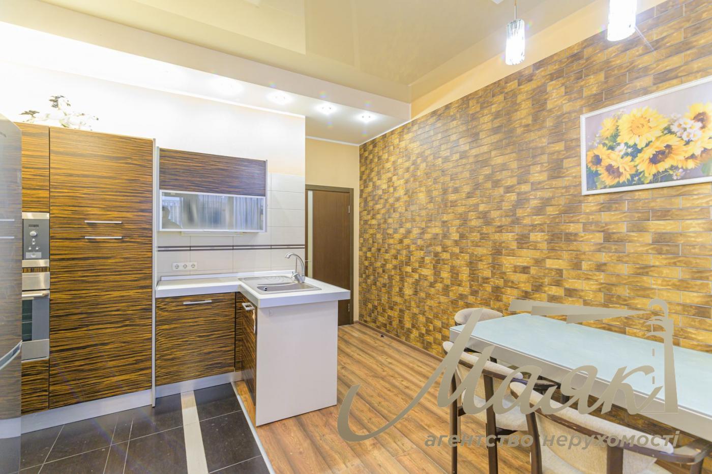 Продаж 3к квартири вул. Чорновола, Лук'янівка