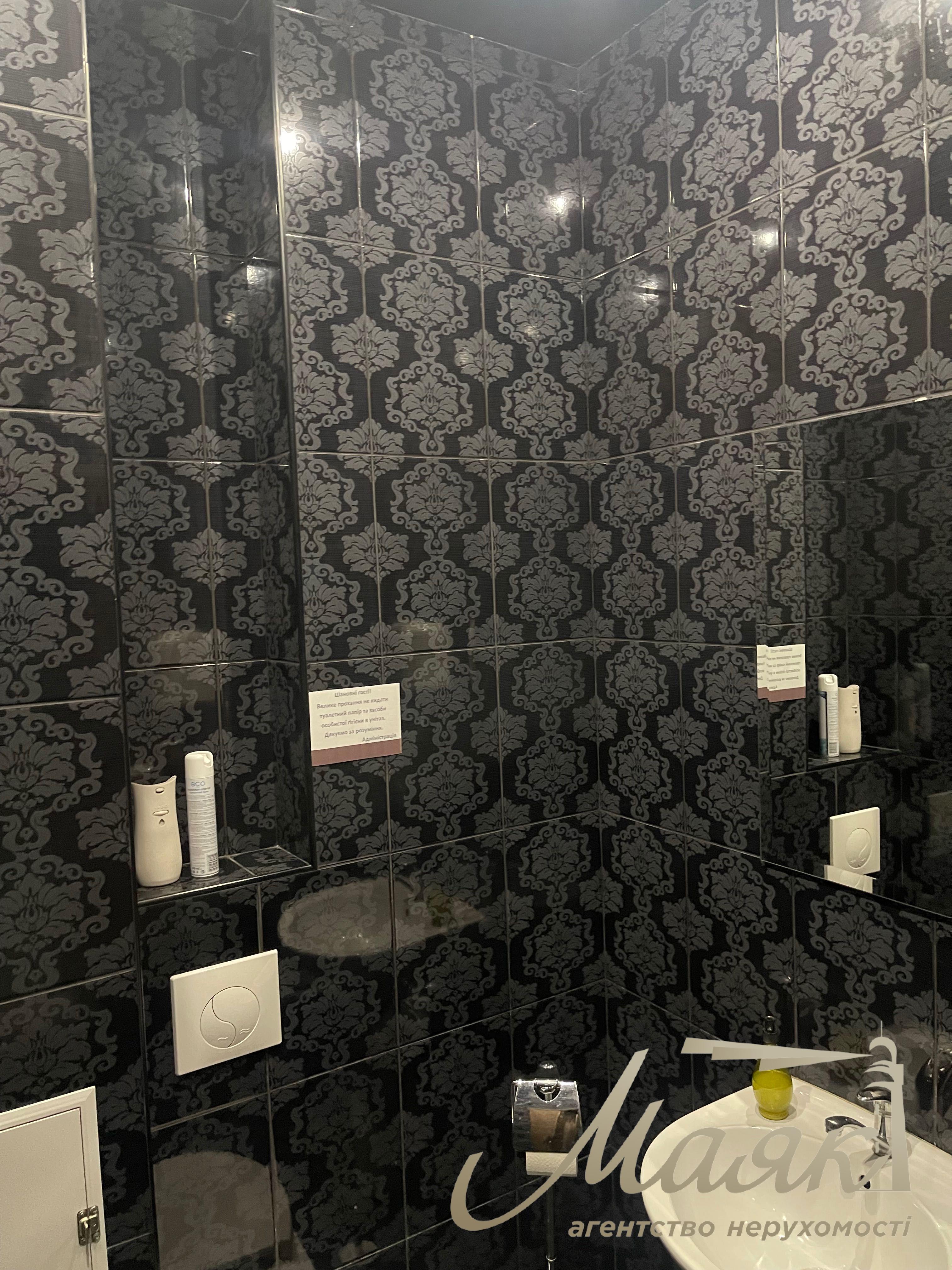 Оренда комерційного приміщення по вул. Анни Ахматової 32/18, біля River Mall