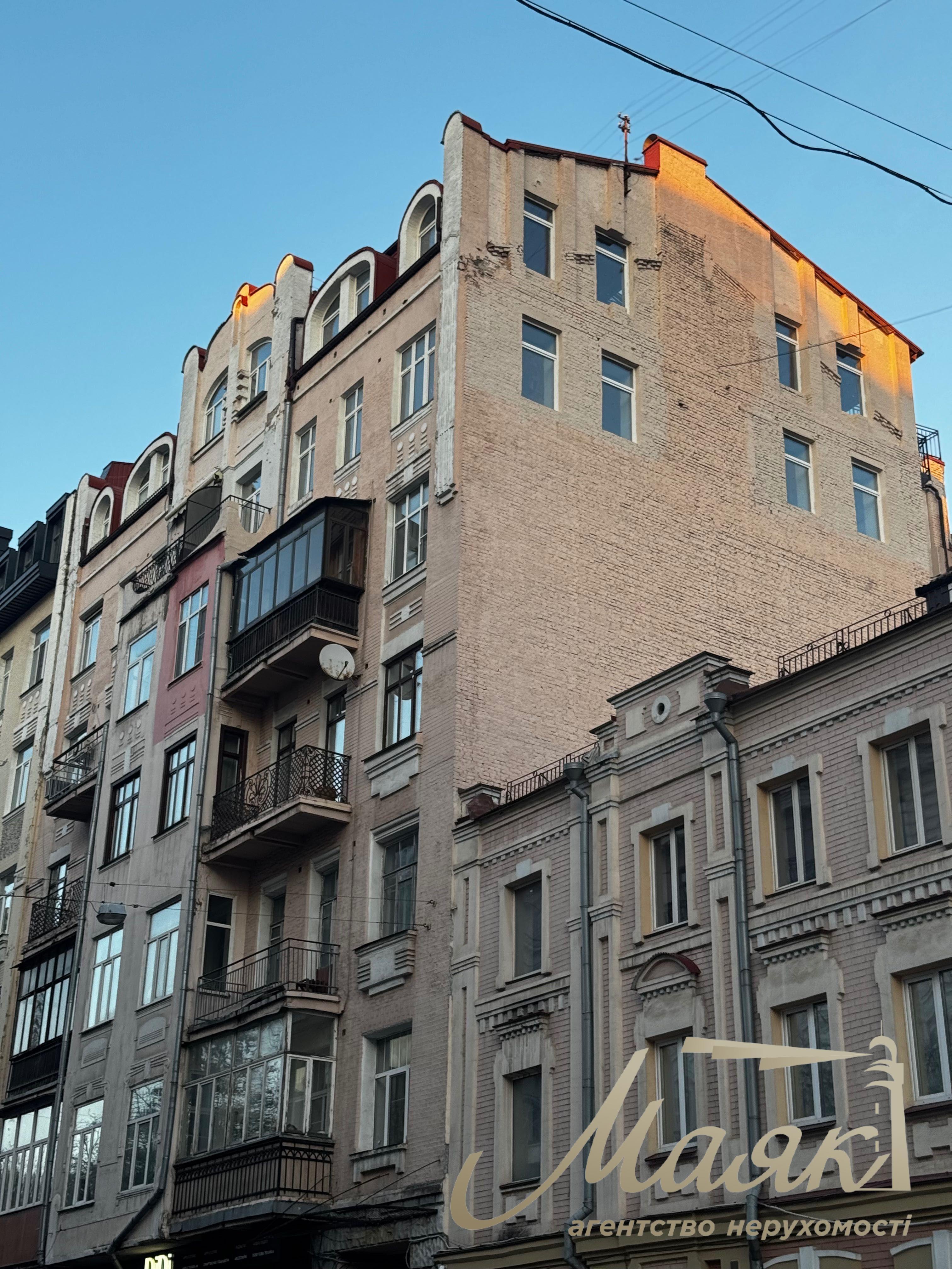 For sale penthouse with a terrace and a panorama of the center of Kiev, address: Antonovycha street 3A, area: 184 m² Pecherskiy district.