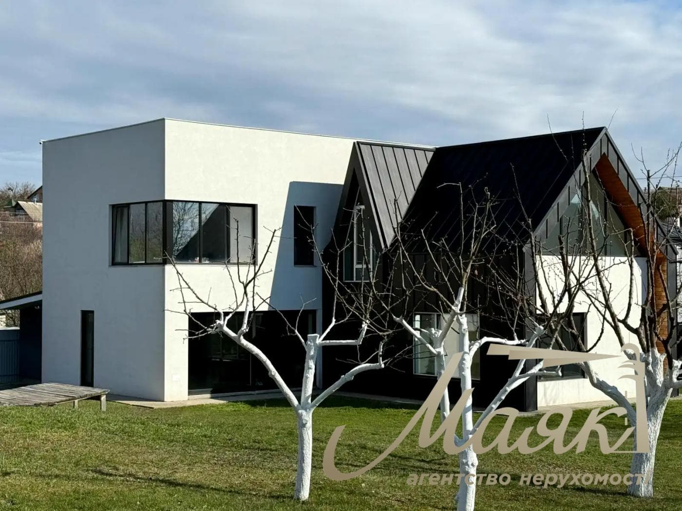 Оренда сучасного будинку площею 150 м² у с. Гвоздів, вул. Зарічна, Київська область, Обухівський район.