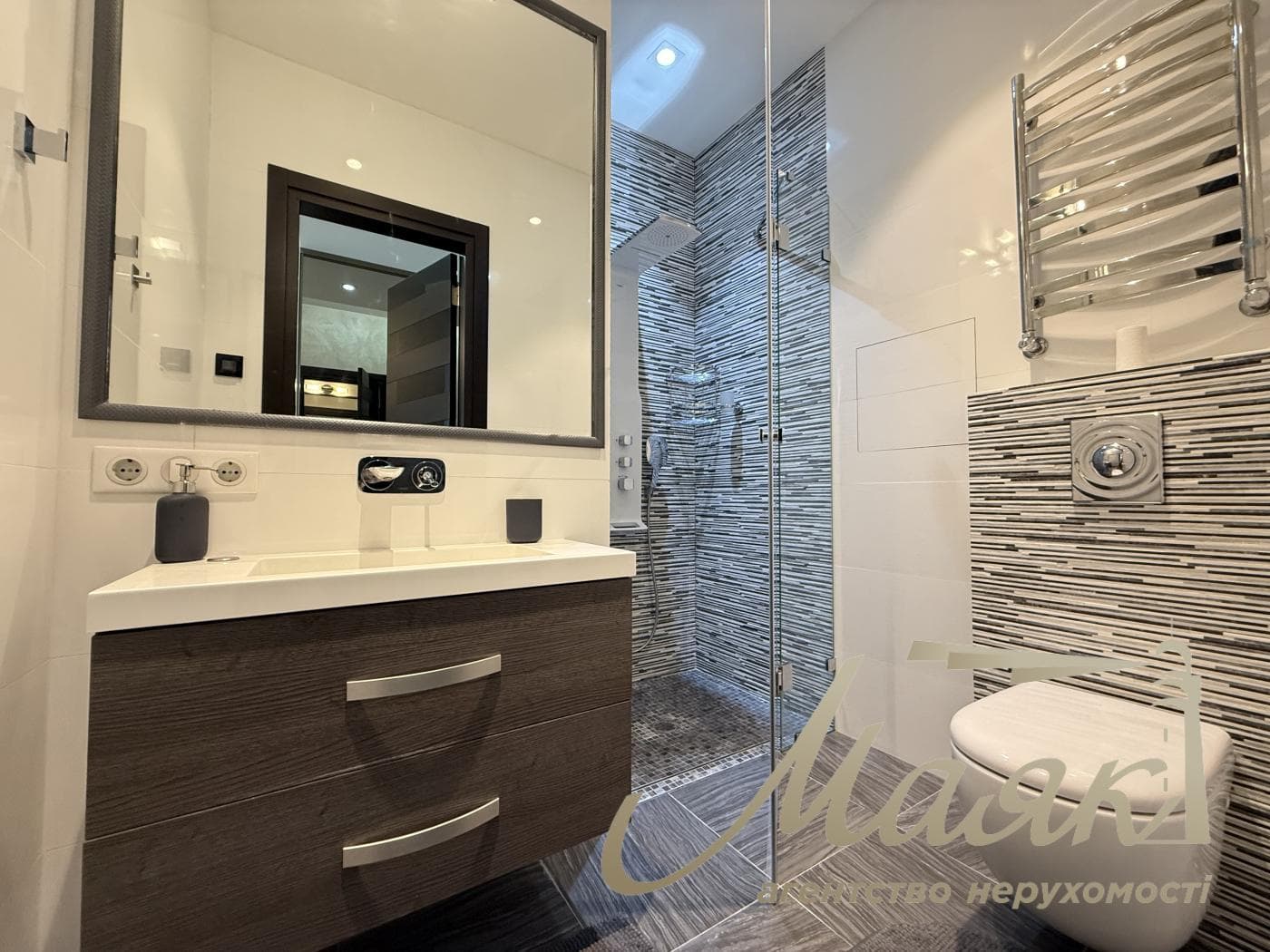 Продаж 3-кімнатної квартири площею 121 м² у ЖК «Новопечерські Липки», вул. Андрія Верхогляда (Михайла Драгомирова), 3, Печерськ