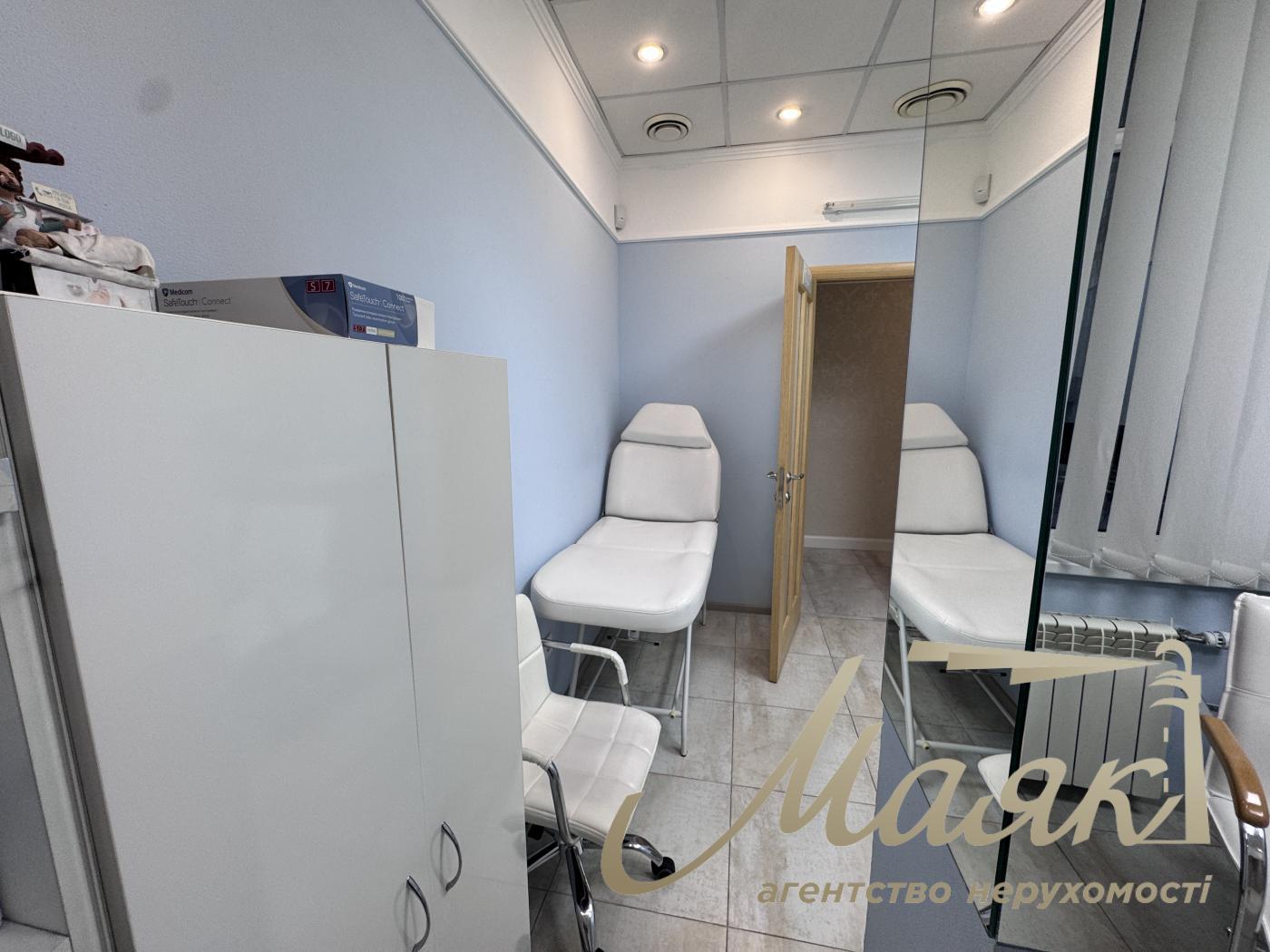 Sale of facade premises on the streets Dneprovskaya embankment, Osokorki, Poznyaki.