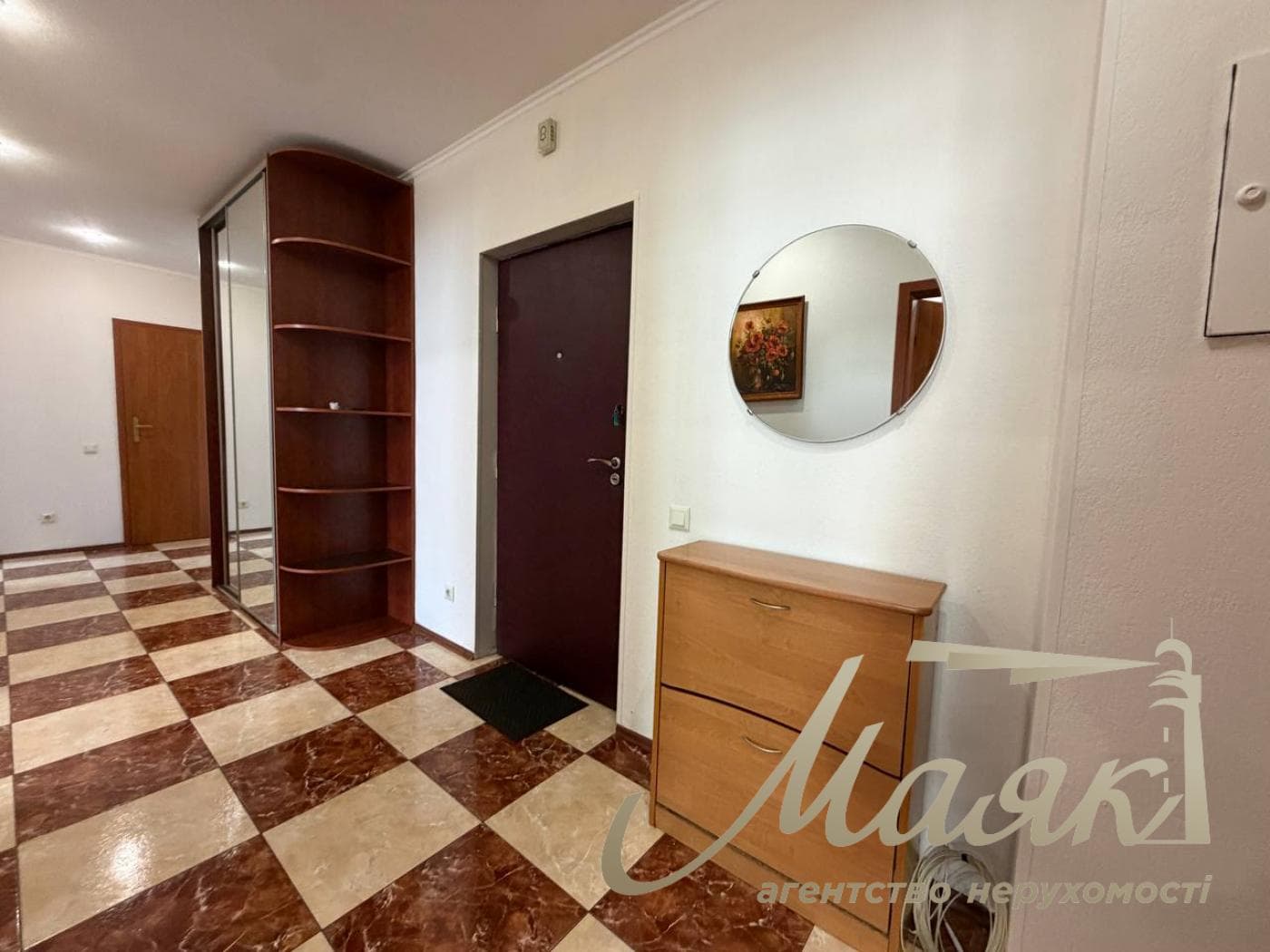 2-room apartment for rent at 4 Raisa Okipnaya Street, Levoberezhnaya.