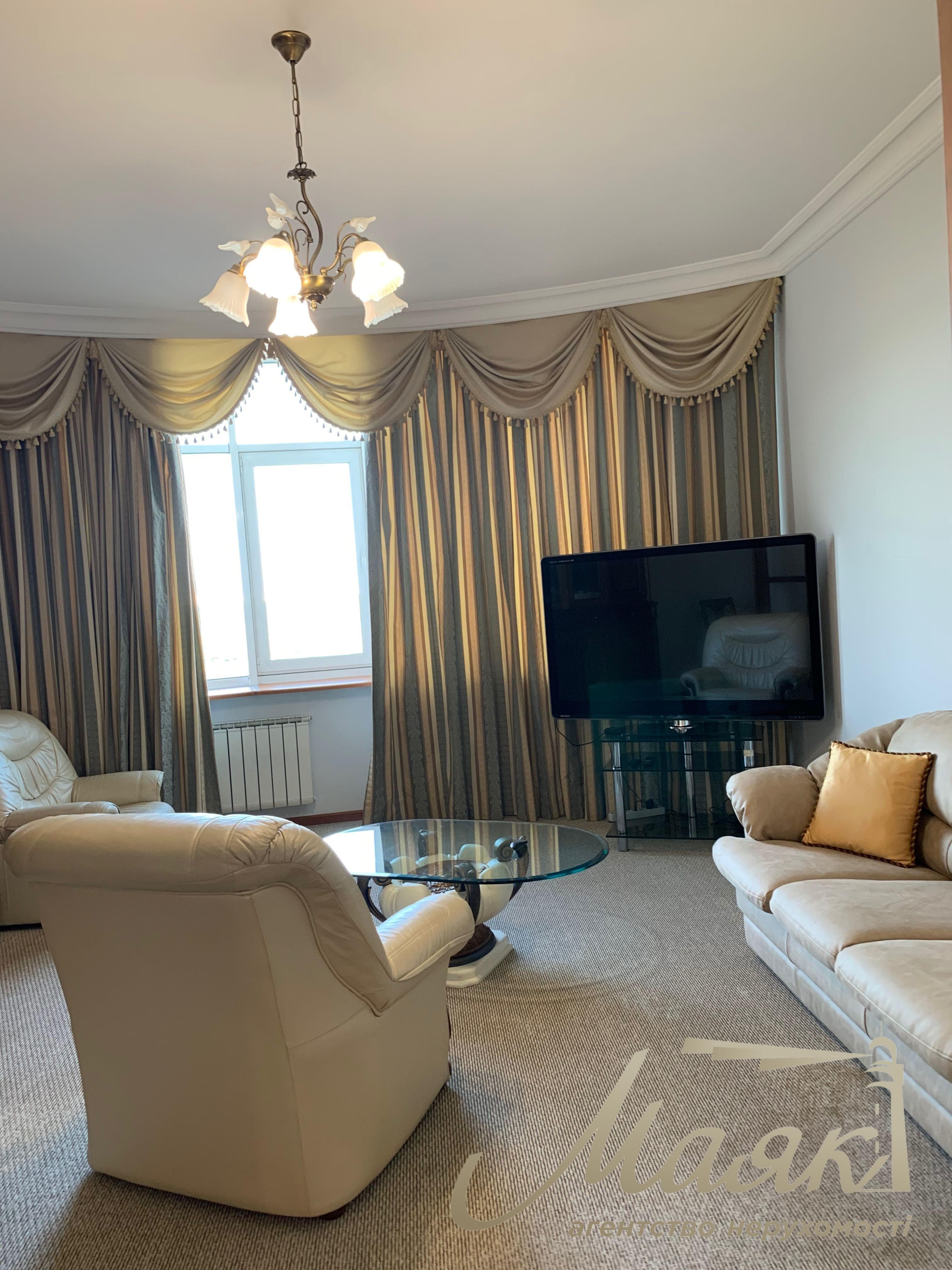 3-room apartment for rent at 12E Ivasyuka Ave., Obolonska Embankment.