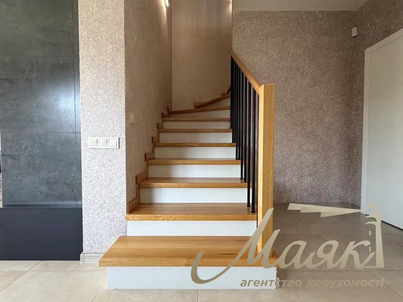Оренда 2-поверхового будинку площею 190 м², село Нові Безрадичі