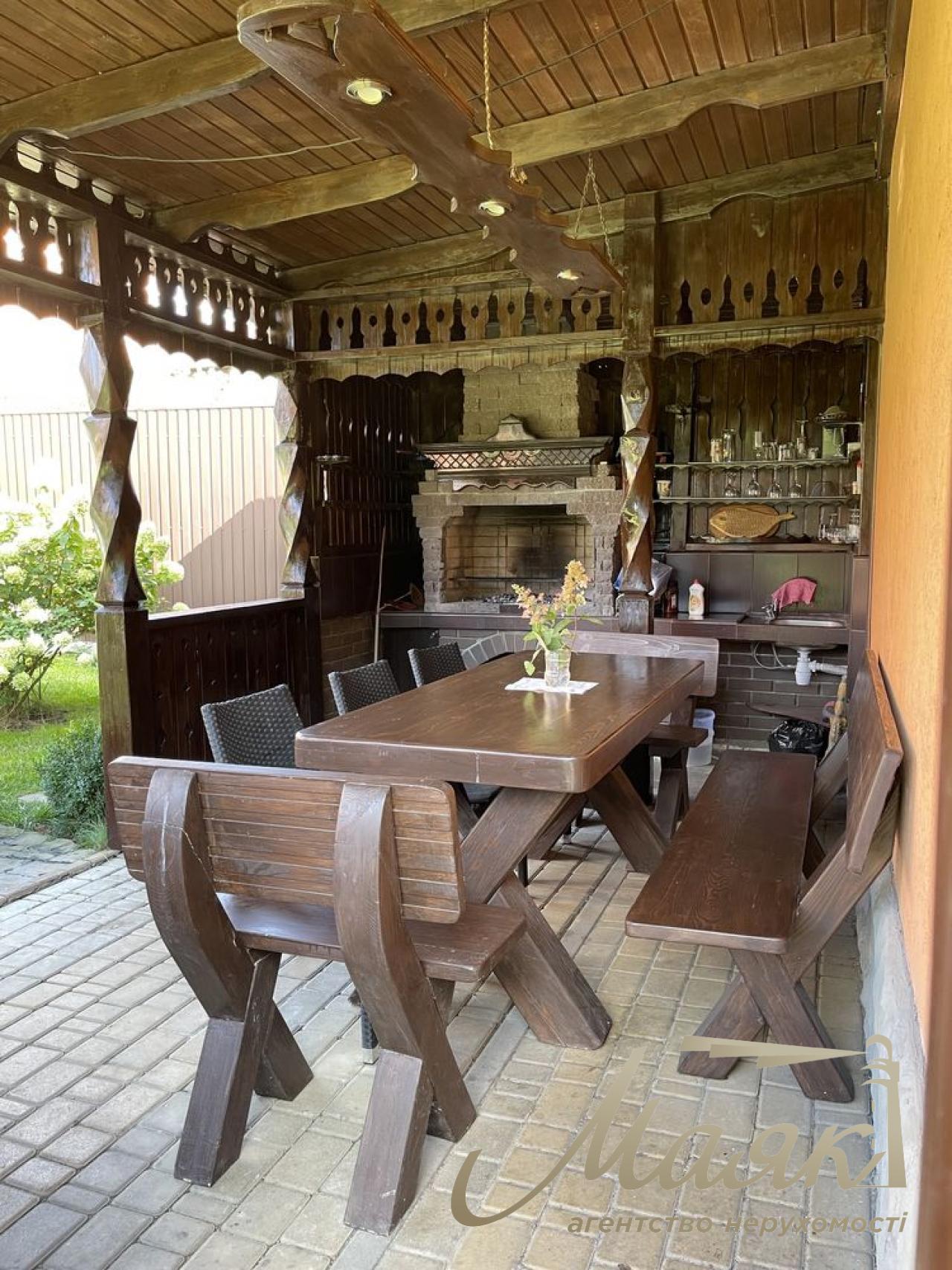 Продаж будинку 360 м2 у Жулянах з ділянкою 15 соток вул.,.Нова