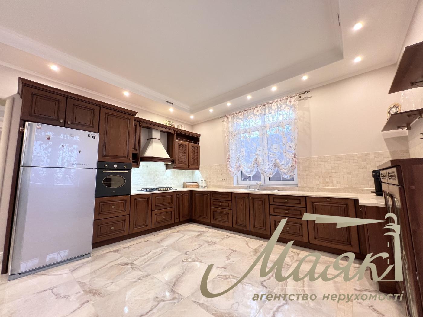 Rent 2-storey house 240m2, Goloseevsky district, Chapaevka.