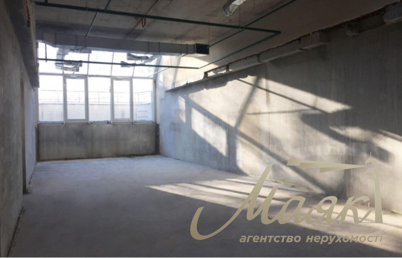 Продажа фасадного помещения 300м2 метро Печерская