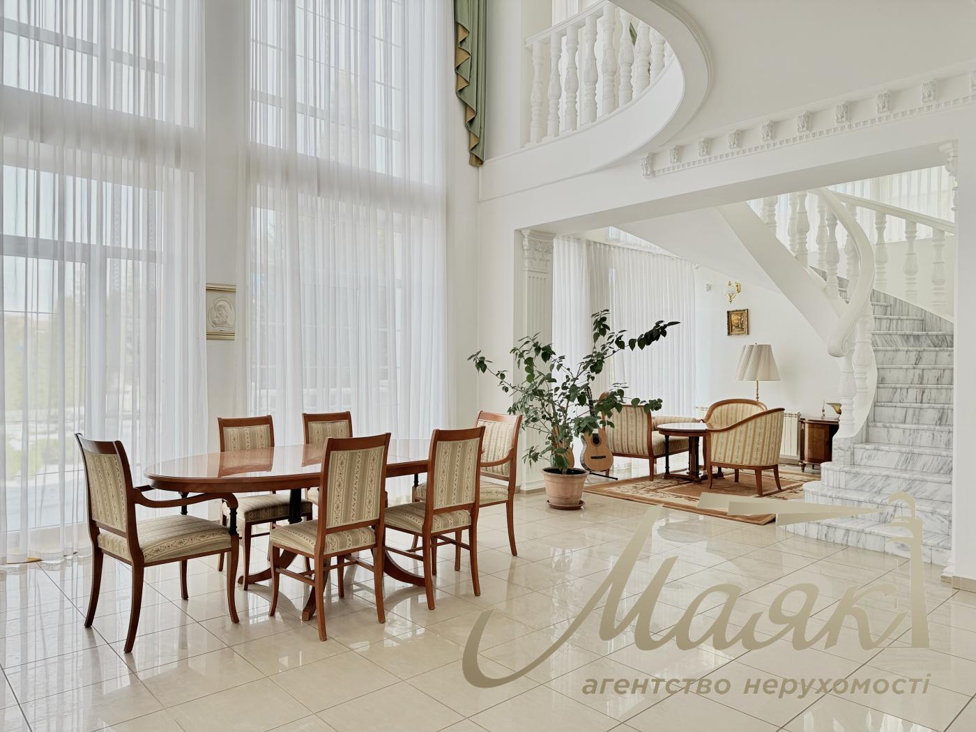 Rent 3-storey house 492,7m2, Lesniki