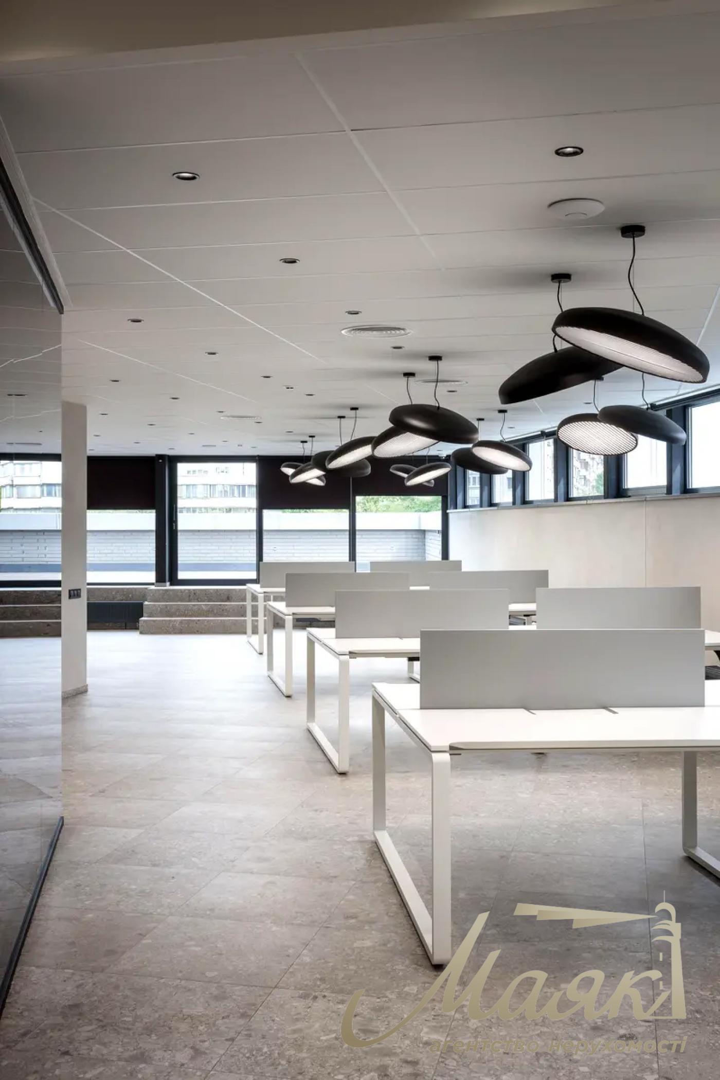 Office for rent 345m2 in BC on Eugenia Konovaltsa street 36D