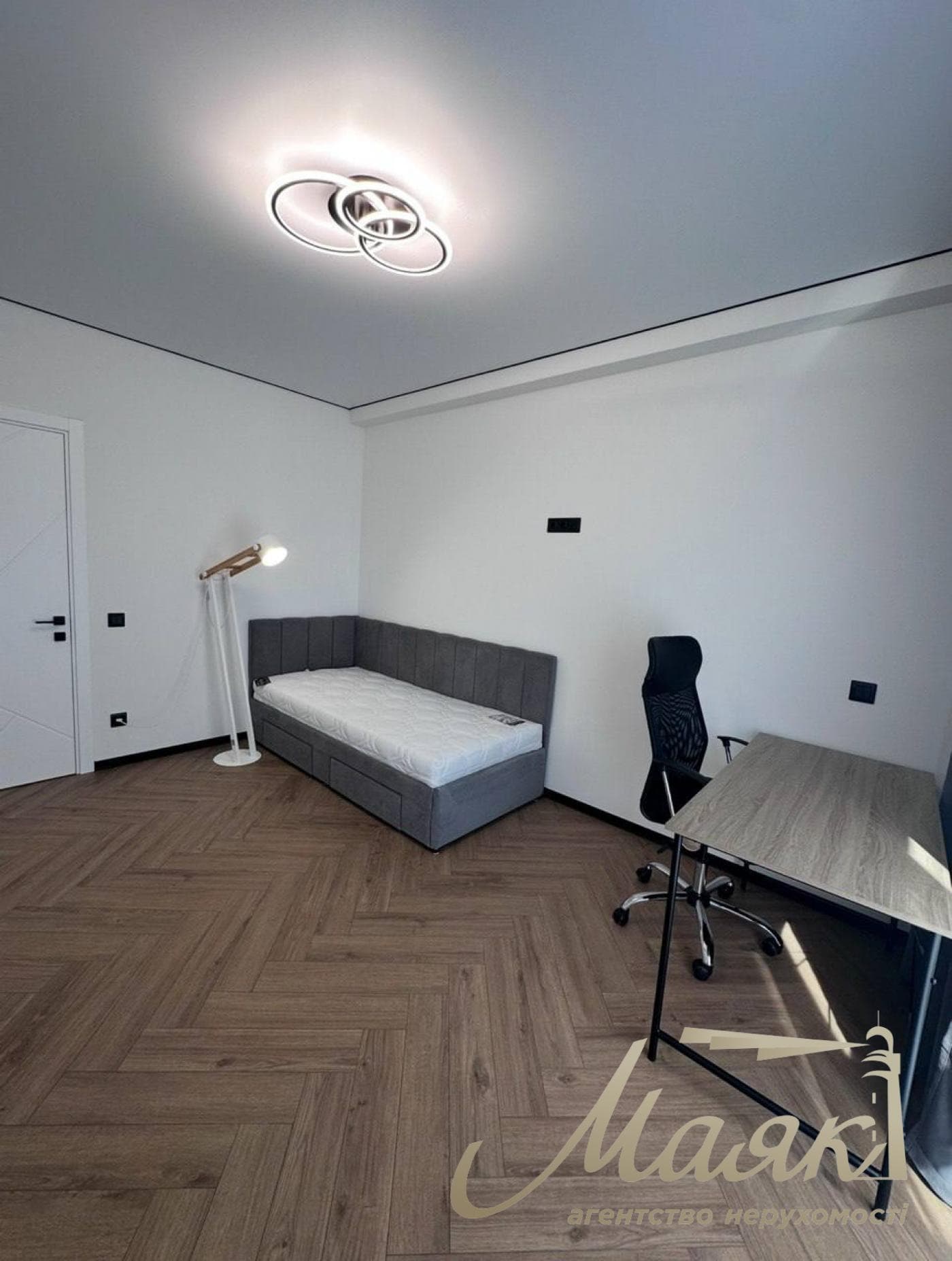 For sale 3-bedroom apartment in LCD New England