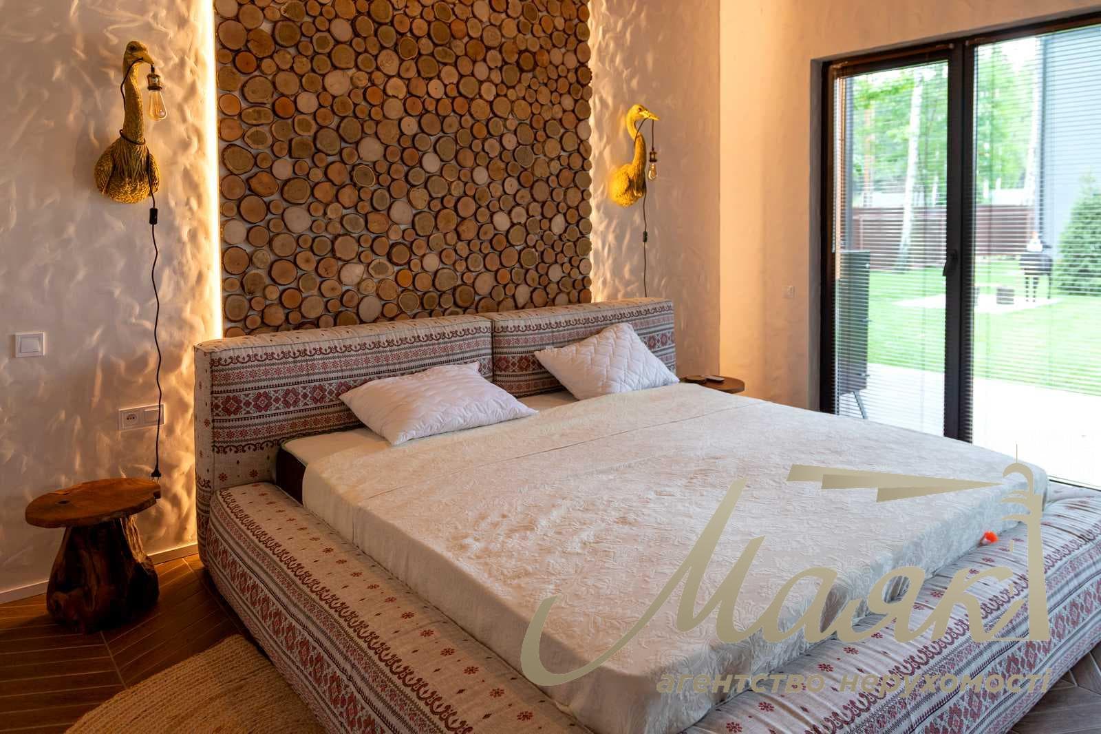 Продаж будинку площею 330 м² у житловому комплексі Riviera Village, с. Лебедівка, Вишгородський район, Київська область.