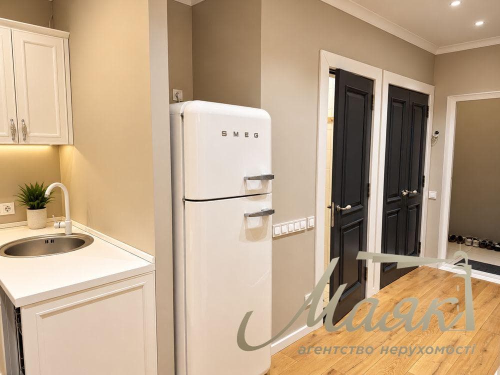 Rent a 64 m² designer 2-room apartment in the Dniprovskyi District
