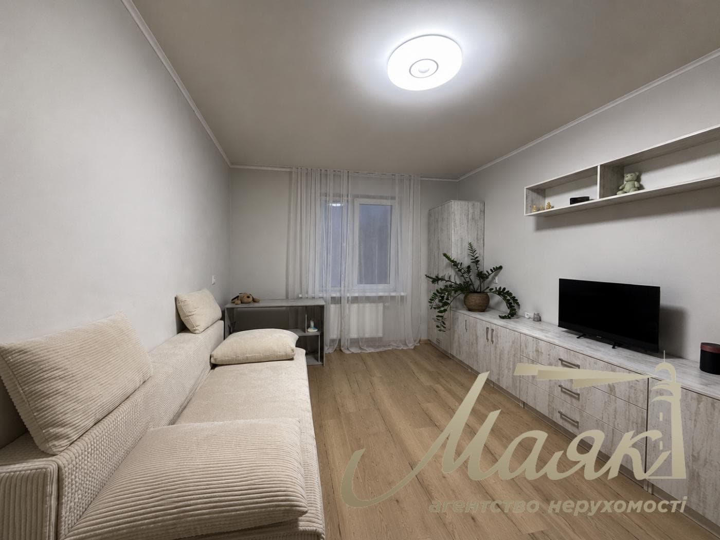 Продаж 1-кімнатної квартири з ремонтом у ЖК The Lakes, Голосіївський район, провулок Ясинуватський, Деміївка, Київ