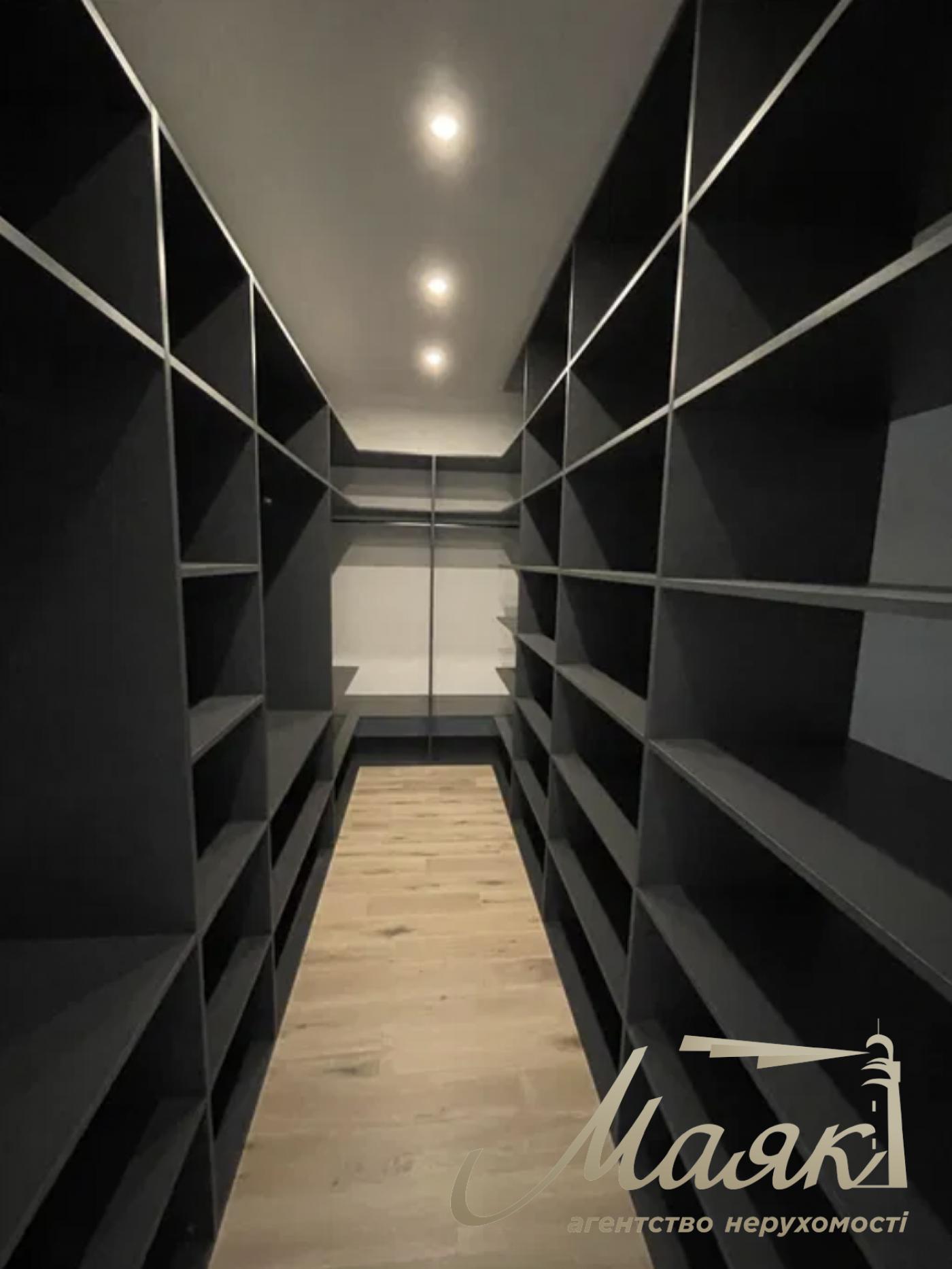 Оренда таунхауса 290 м2 , КМ Montana Village