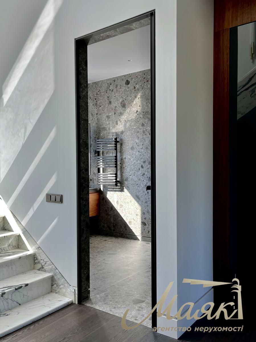 Продаж квартири 274 м² з дизайнерським ремонтом Київ