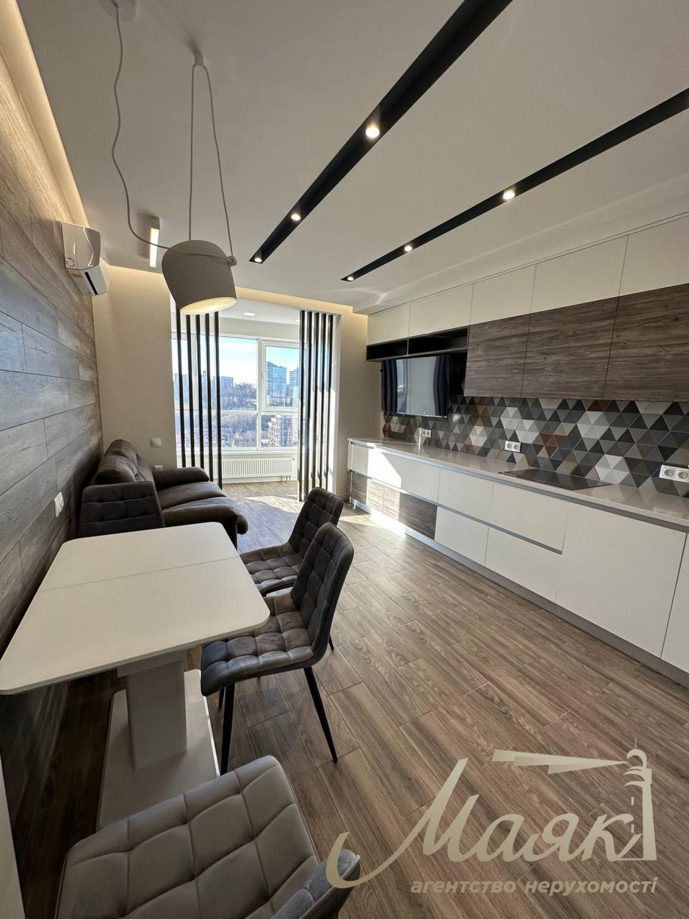 Rent 3-room apartment in Vladimirsky Residential Complex