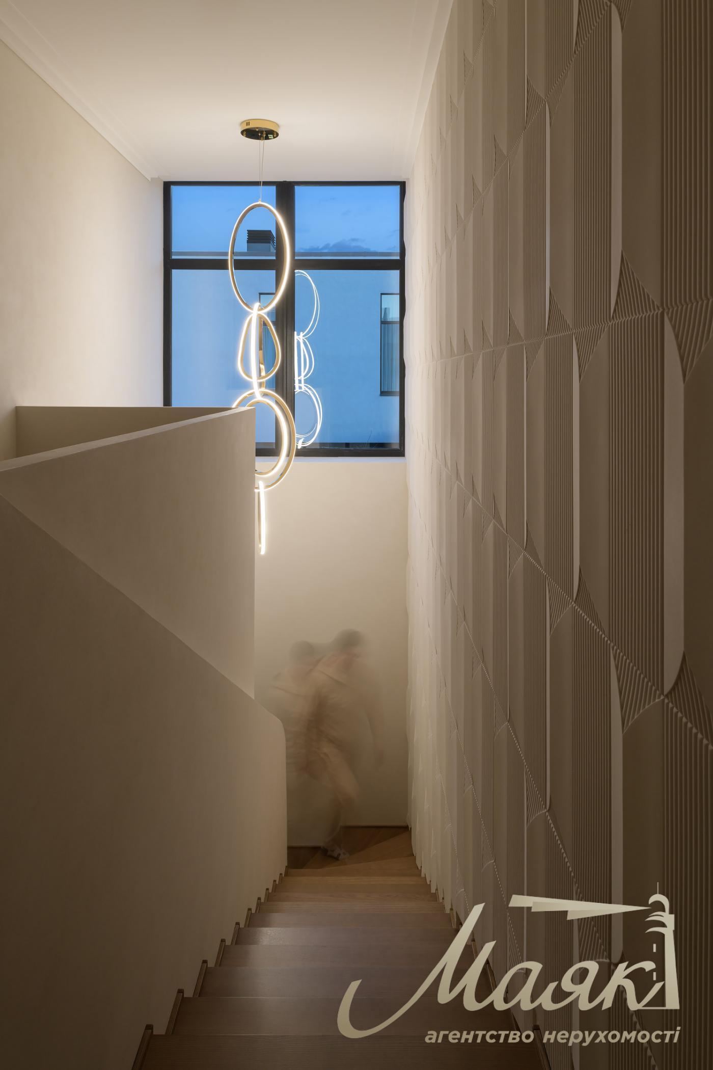 Продаж Будинку, Козин