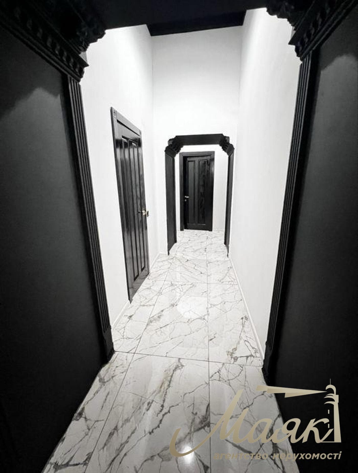 Продажа фасадного помещения 67 м² с действующим арендатором, пер. Михайловский, метро Майдан Независимости