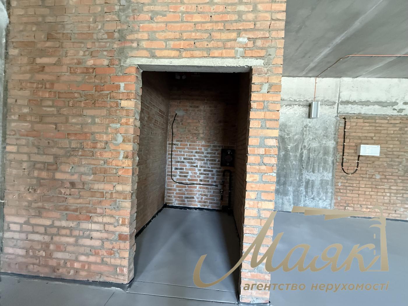 Оренда фасадного приміщення 155м2 у ЖК TRIIINITY, вул. Барбюса Анрі