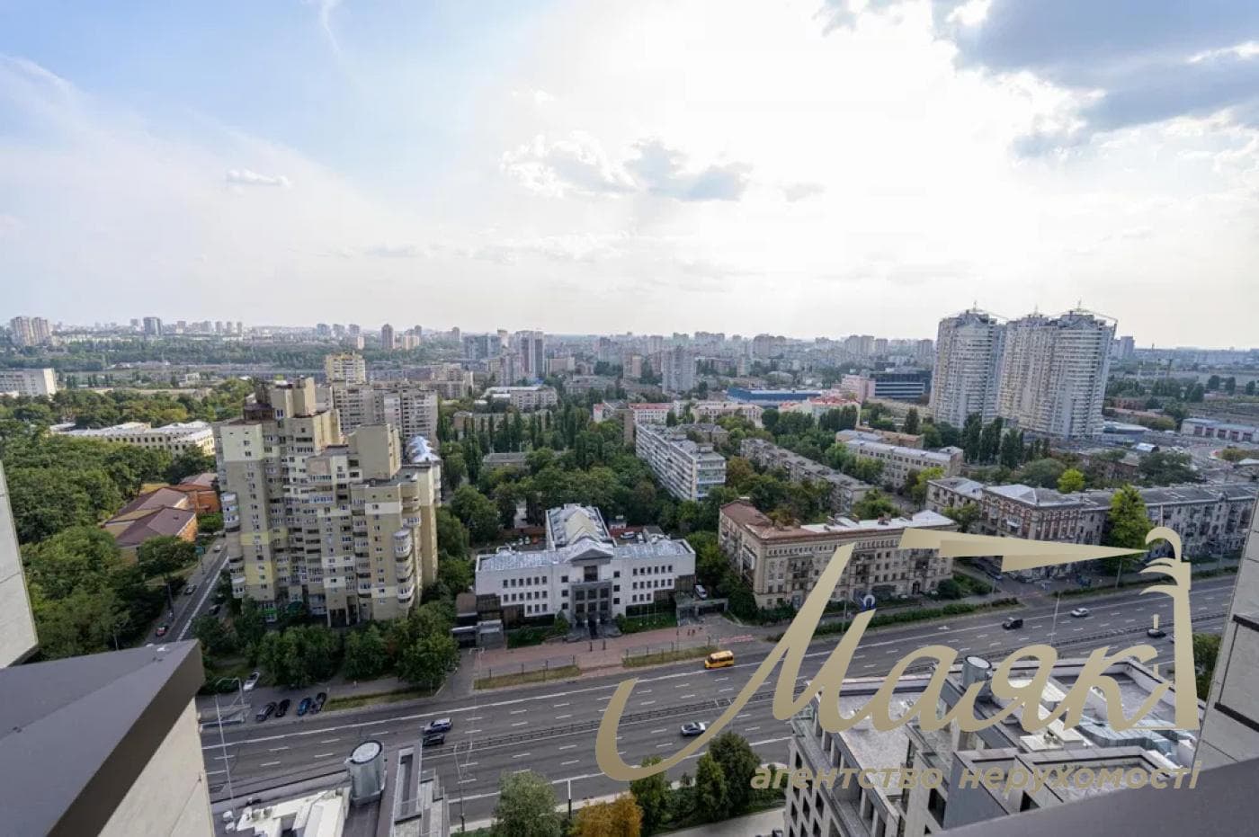 Оренда офісу з гарним видом площею 221 м² у бізнес-комплексі Crystal Hall, Берестейський проспект, Шулявка