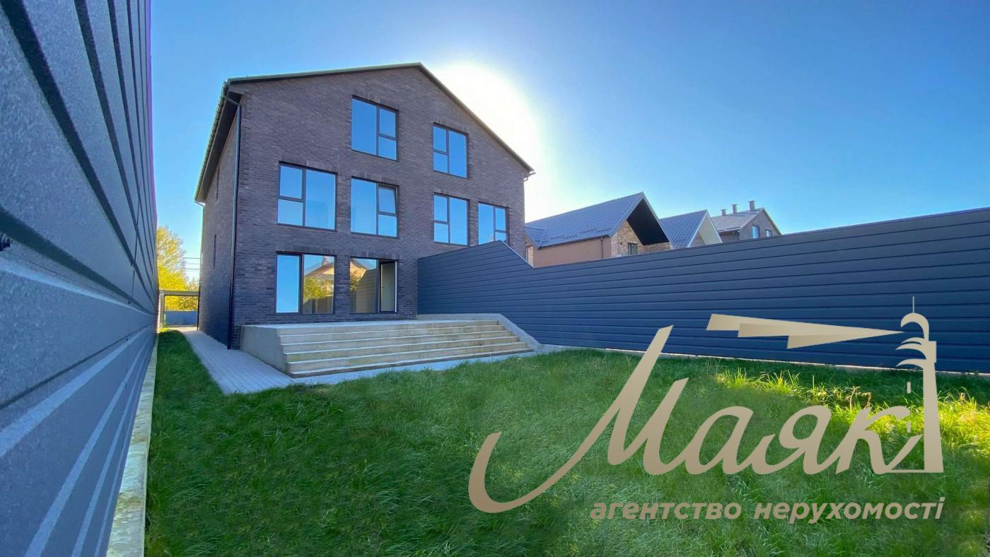 Продажа дома 250м2 с жилым подвалом в Соломенском районе ул. Березова