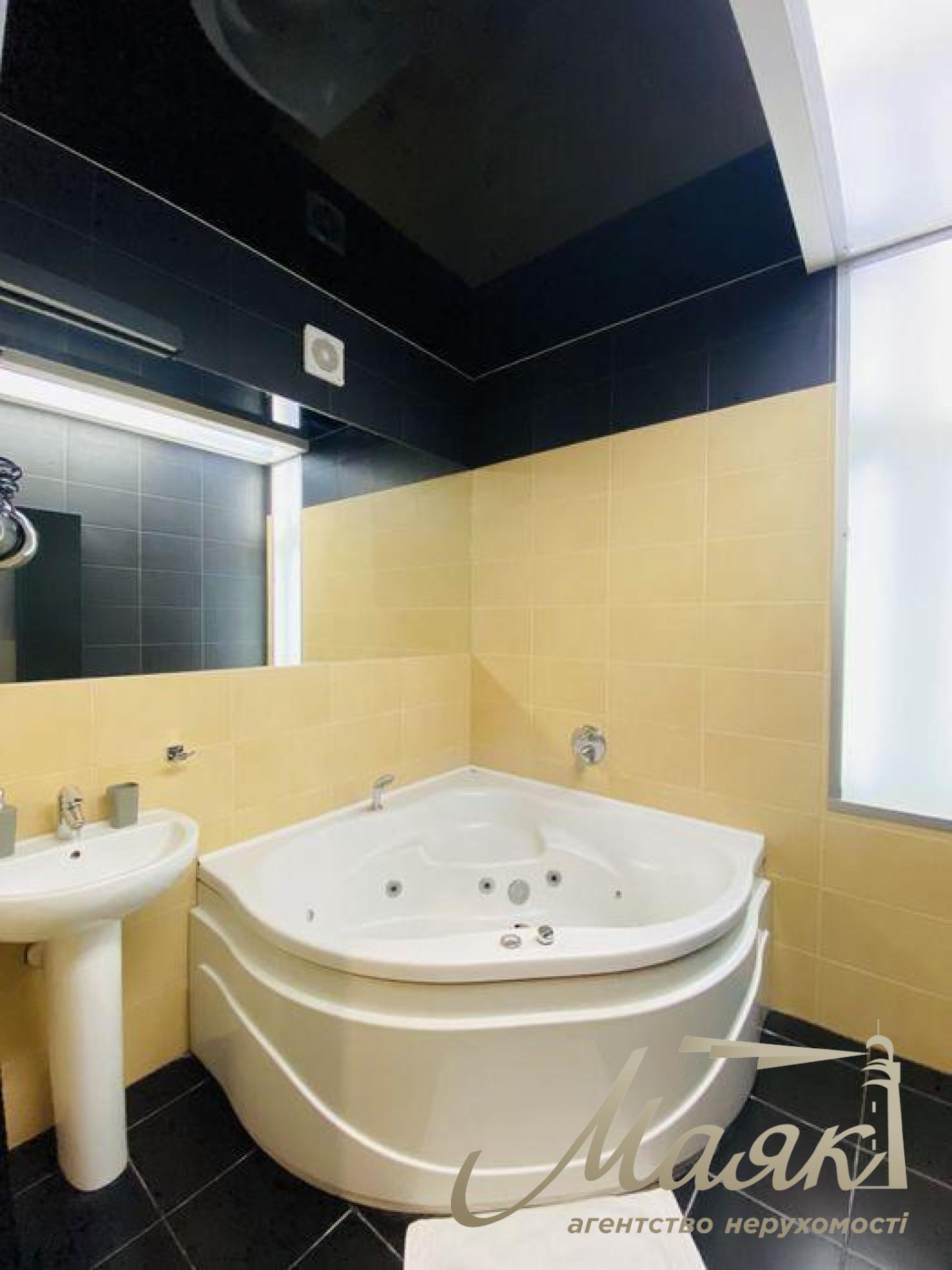 Продажа 3-к квартиры ул. Бассейная, Печерский р-н, Центр Киев