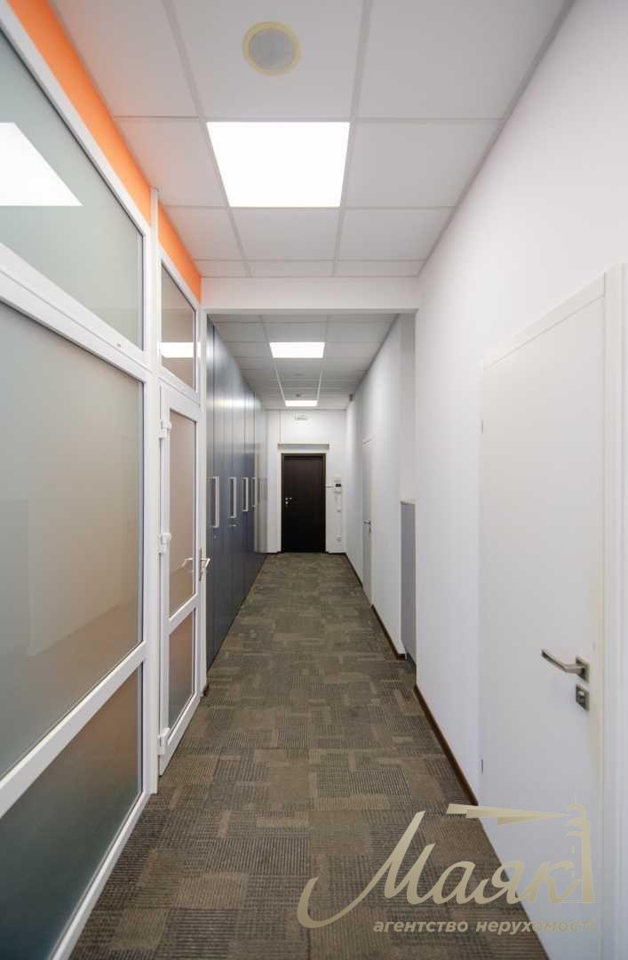 Office for rent 268 m2 in Business City business center
