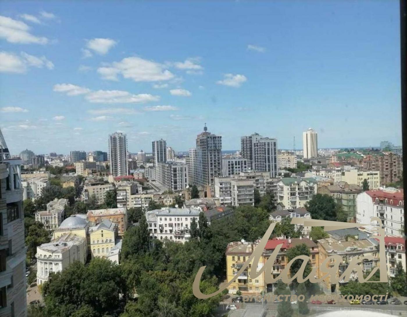 Sale of a view apartment in the residential complex "Fundukleevsky", Bohdan Khmelnitsky street