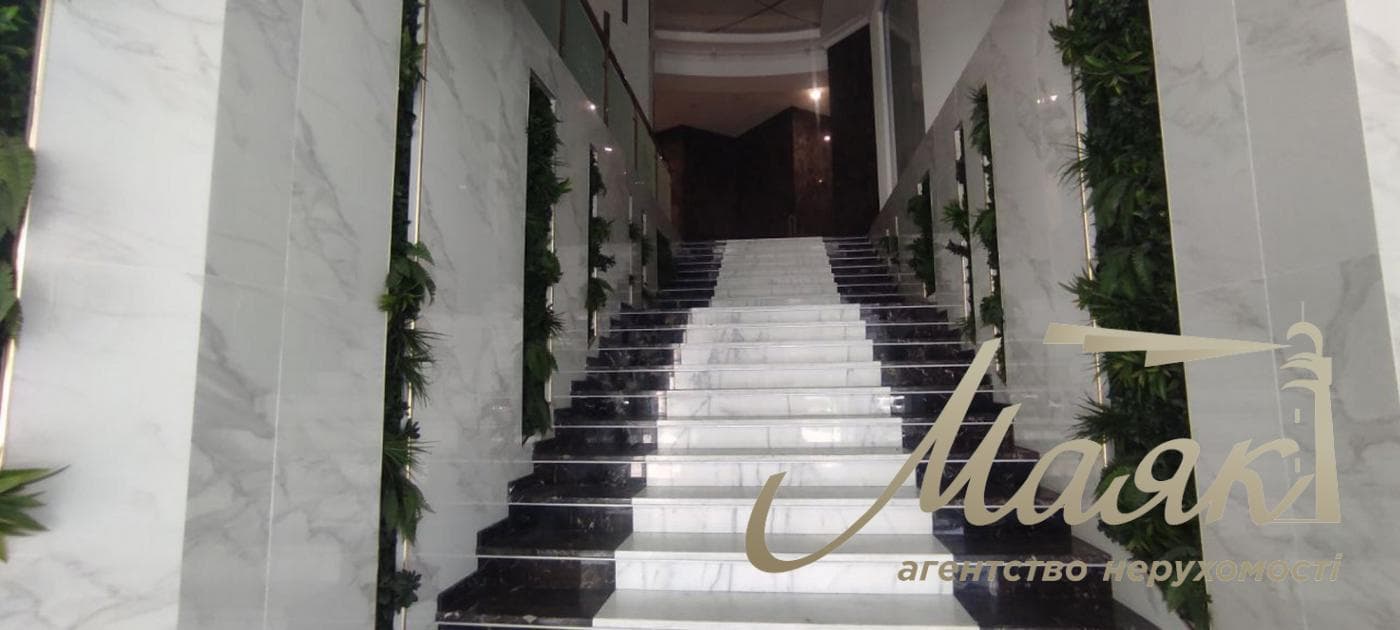 2-bedroom apartment for sale in the Podil Plaza & Residence residential complex, Hlubochitska Street