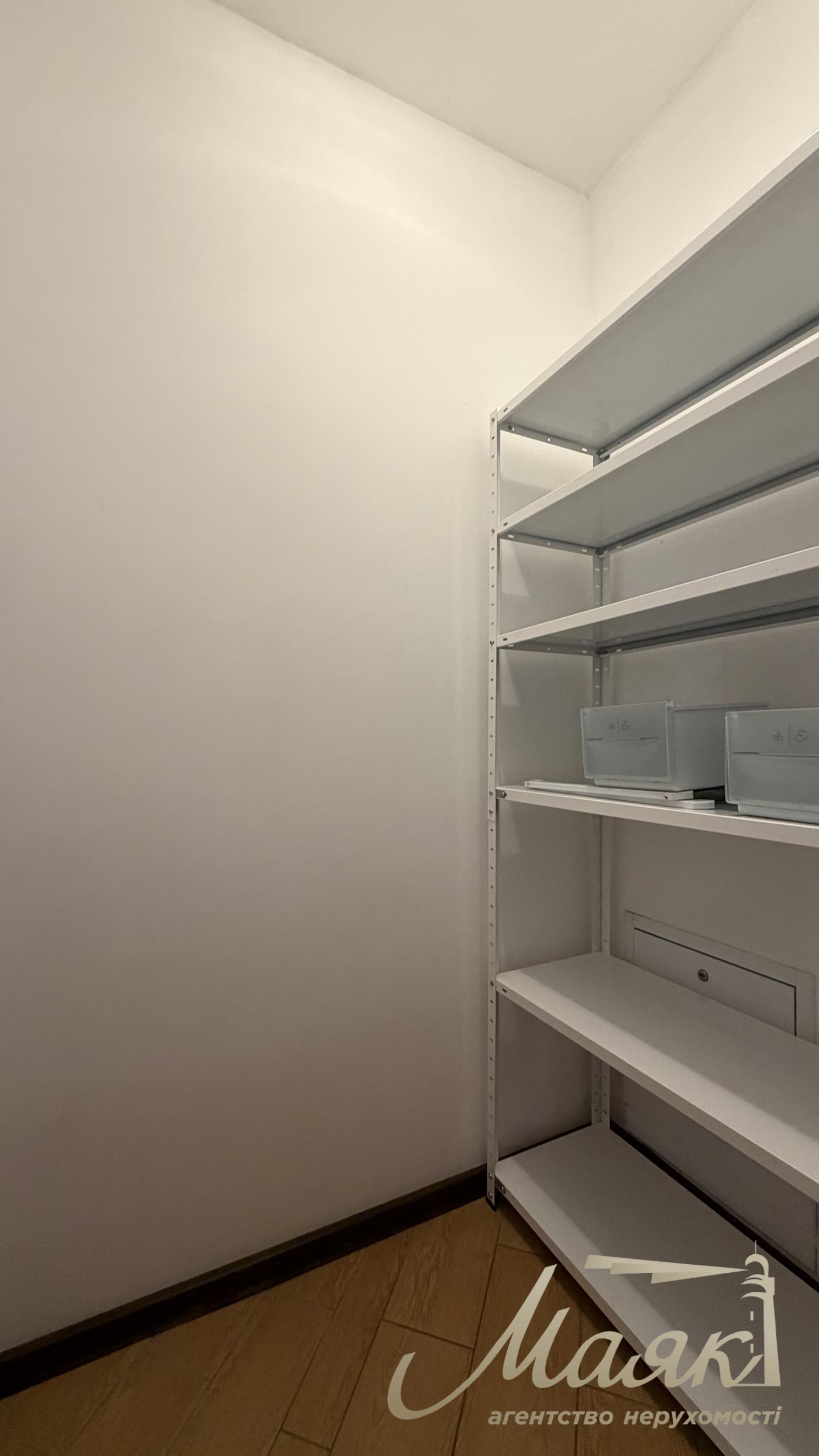 Оренда будинку К.Заспа, Козин, Плюти, оренда будинку в містечку, басейн, ліс, охорона