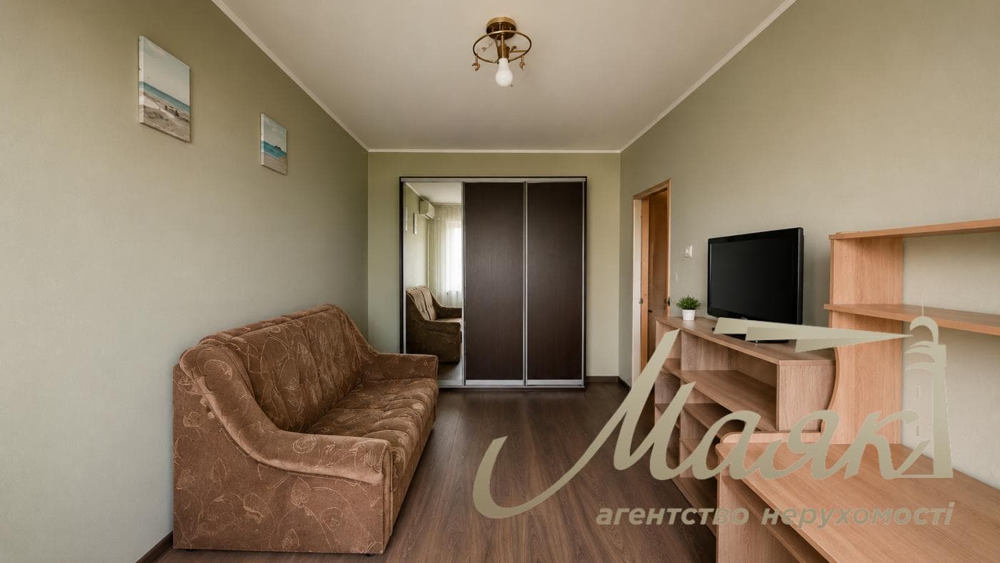 Продаж 1-кімнатної квартири площею 30,2 м² на вул. Рональда Рейгана, 11А, район Троєщина, Київ