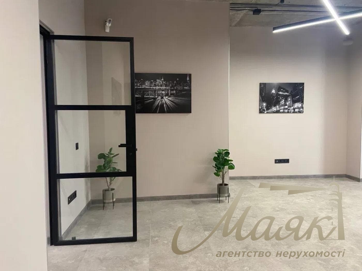 170 m² office space for rent in the Cardinal residential complex, Pechersky District.
