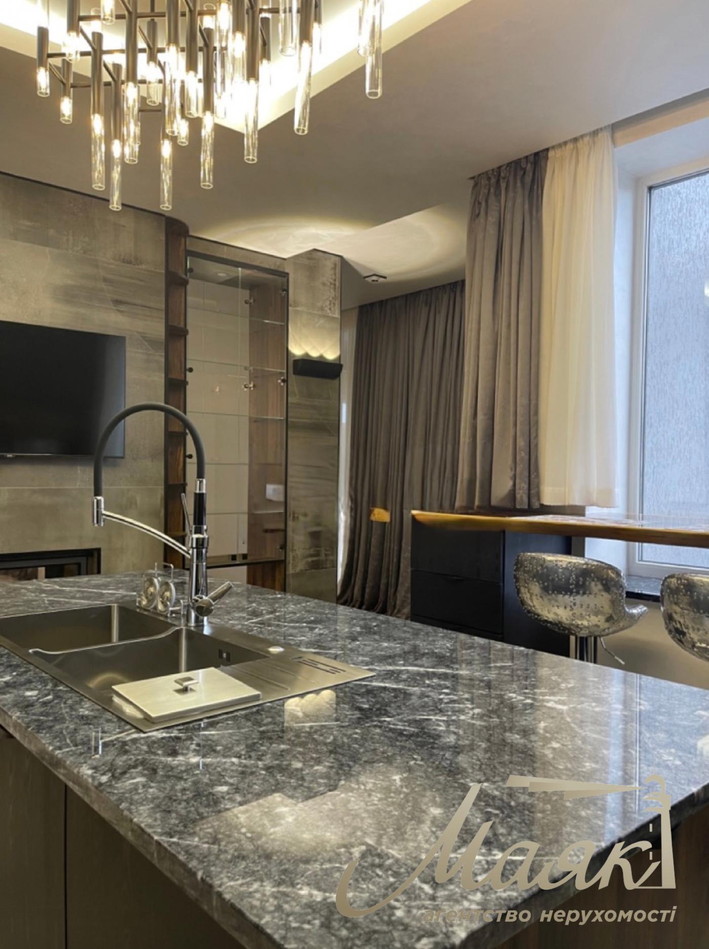 Продажа дома 400м2 в с.Плюты