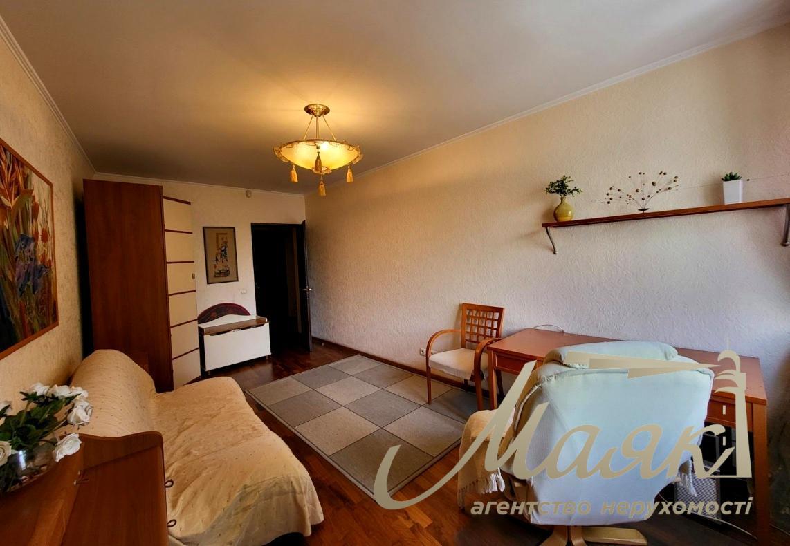 Оренда 4-кімнатної квартири в Цетрі, стм. Площа Українських Героїв, Київ