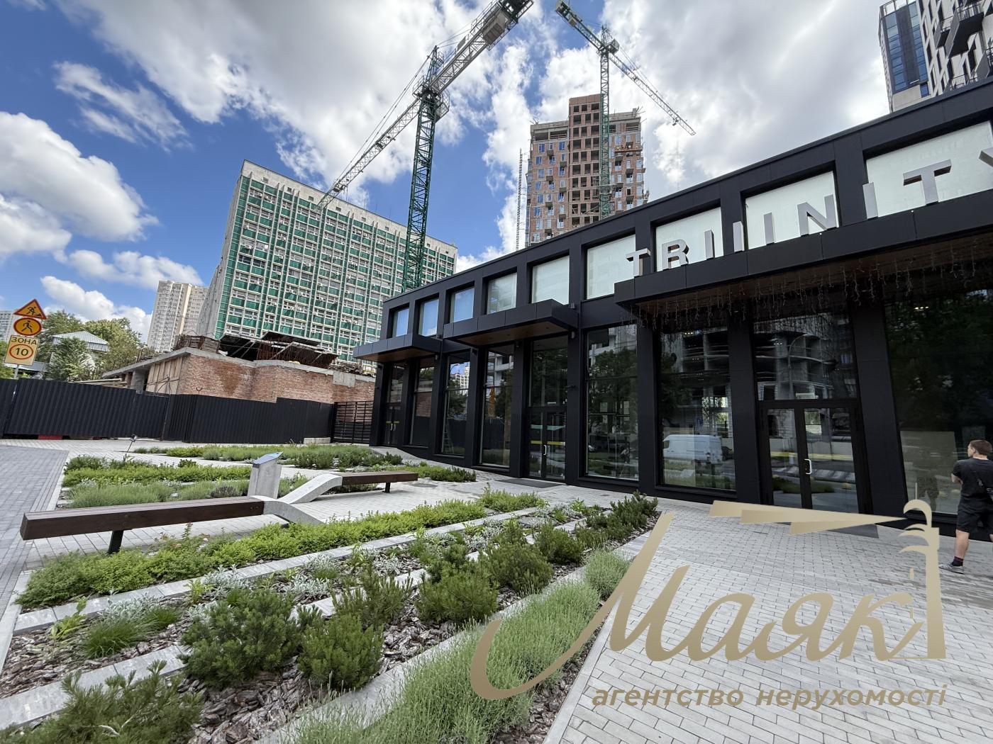 Оренда фасадного приміщення ЖК Трініті вул. Тютюнника,