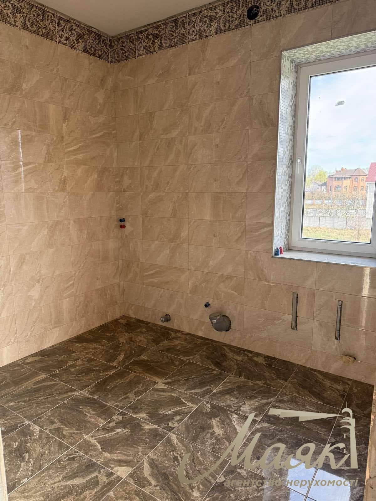 Продаж будинку площею 217 м² у Києві, мікрорайон Бортничі, станція метро «Бориспільська».