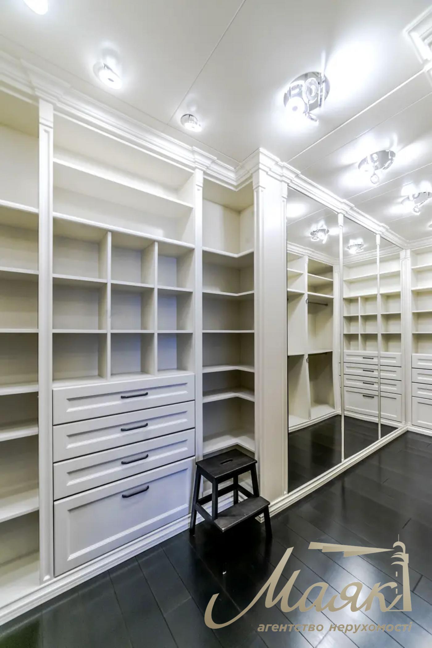 For sale 9-room penthouse with terrace in LCD "Novopecherskie Lipki", Pechersky district, Kiev, 660 m²