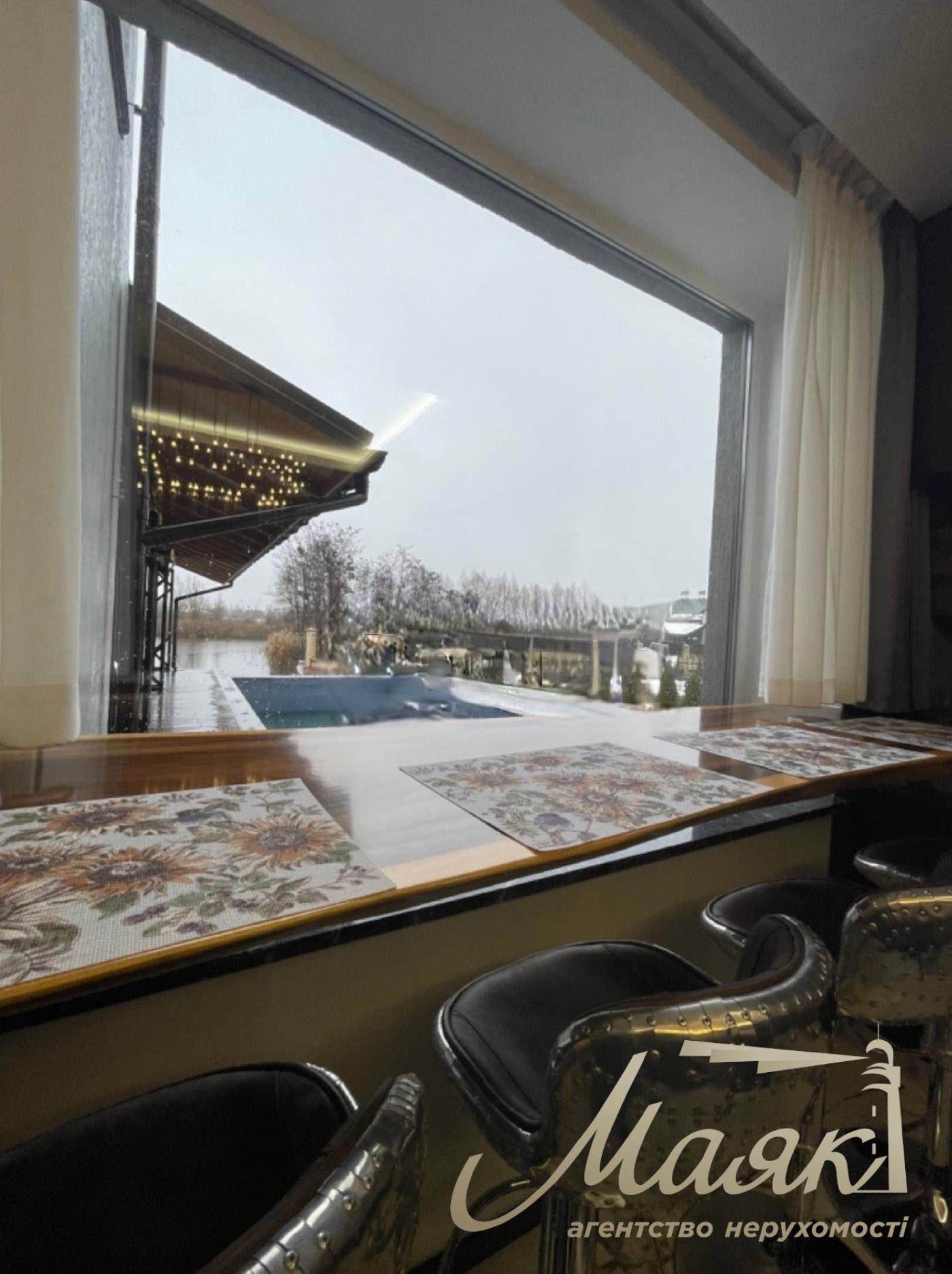 Продажа дома 400м2 в с.Плюты